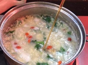 淋入香油，拌匀即可