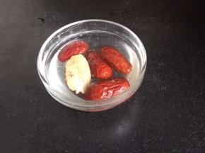 红枣洗净，沥水