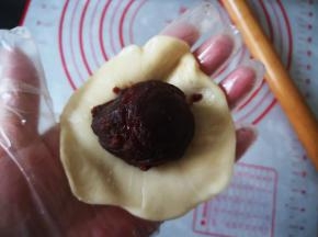包入馅，滚圆