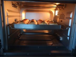 放入烤箱中层上下火170度30分钟