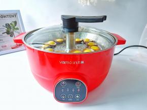 盖上盖子按火锅键蒸8分钟有这个升降功能特别地方便，可以蒸包子、饺子、肉丸子……【蒸的时间根据香菇大小来定】