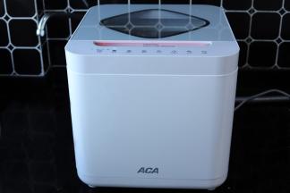 启动果蔬清洗机，按水果功能开始清洗。