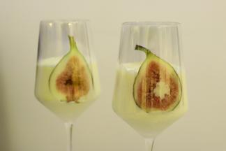 再次倒入慕斯糊，大概7分满。