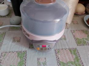 盖好盖子，启动炖煮。