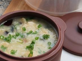 皮蛋鱼片粥成品图