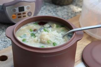 皮蛋鱼片粥成品图