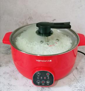 煮饭模式结束后会鸣笛，回到待机状态，这时保温5分钟再断电。