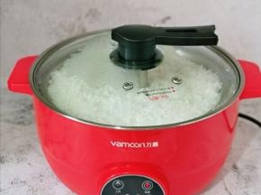 煮饭模式结束后会鸣笛，回到待机状态，这时保温5分钟再断电。