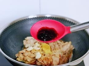 加入蚝油。
