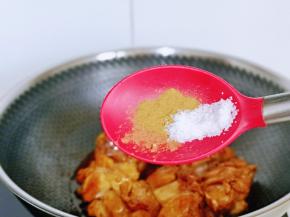 按个人口味加入盐，十三香。