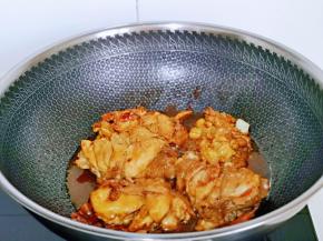 鸡腿熟了即可，大火收汁。