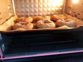 放入预热好的烤箱中层200度上下火烤20分钟