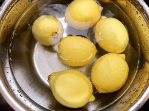 柠檬用清水浸泡10分钟