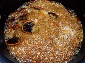 把炖好的柠檬膏倒入无水无油的不沾锅里