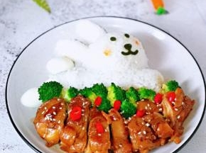 可爱的一盘，有饭，有菜，有肉～～营养快线。
