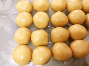 静置好的饼皮分为20份，每份15克左右