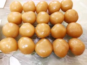 莲蓉馅分为25克一个，共20份