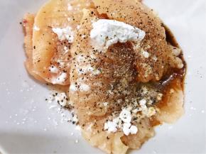 加入生抽，少许盐，蚝油，料酒，黑胡椒碎，玉米淀粉