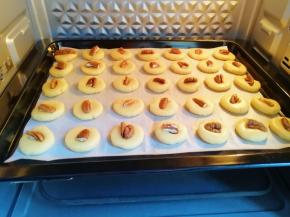 送入预热好的烤箱。