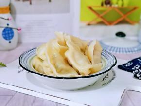 宝贝一个人吃了一盘子～