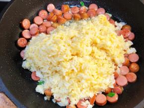 加入米饭快速翻炒