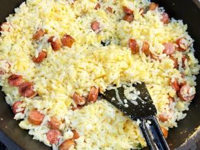 炒至鸡蛋包裹着米饭，成松散状态