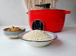 准备糯米与芝麻海苔肉松。