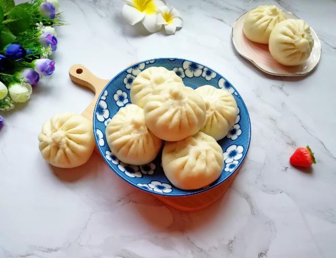 槐花大肉馅包子