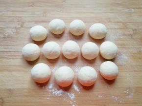 分成大小一致的小剂子。