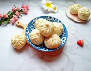 白白胖胖的包子出锅了。