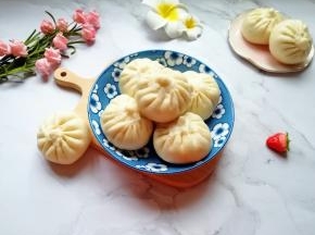 白白胖胖的包子出锅了。
