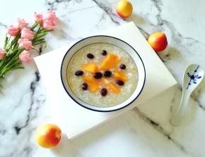 甜糯的糯米红薯粥熬好了。