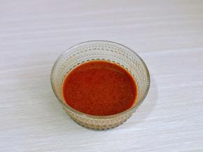 准备芡汁，将蚝油，料酒，生抽，盐，糖，十三香，淀粉再加入少量水，搅拌均匀即可。