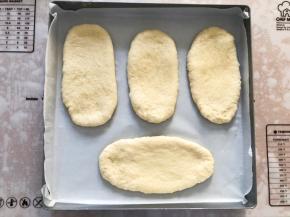放入烤盘中，放入烤箱二次发酵30分钟
