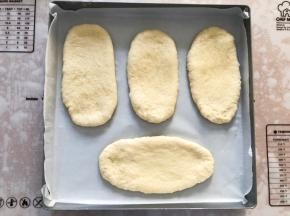 放入烤盘中，放入烤箱二次发酵30分钟