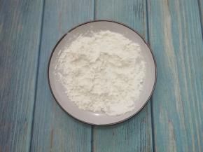 取适量的面粉，用微波炉将面粉叮熟