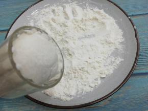 放入月饼模具中