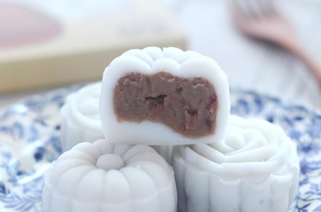 玫瑰栗蓉冰皮月饼