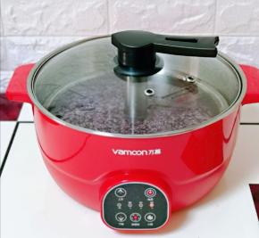 盖上盖子启动“脱糖饭”功能，选择偏硬的口感，也可以根据个人喜欢的口味选择。