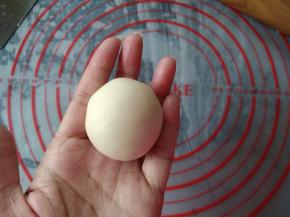 捏紧收口，搓圆