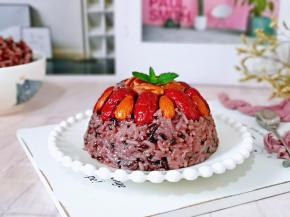 做了两个，明天早餐有啦～吃的时候上锅中小火蒸20分钟就可以。