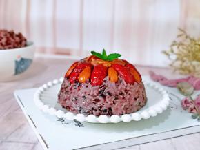 上海的年夜饭必不可少的～八宝饭。