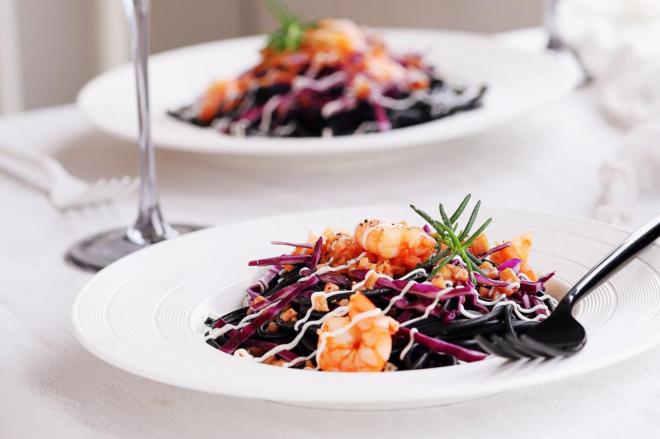 轻食餐：鲜虾墨鱼意面沙拉