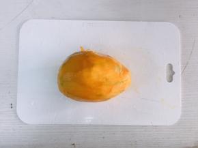芒果削去外皮