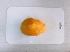芒果削去外皮