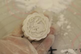 做好的月饼胚。