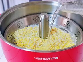 加入纯净水，水量与提篮平行即可。