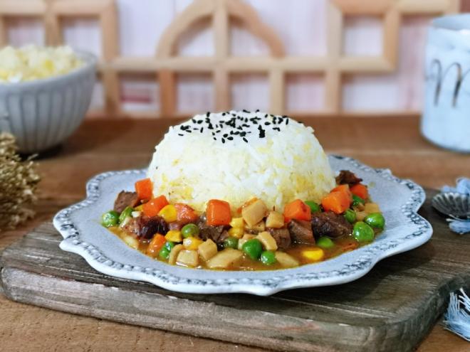 咖喱牛肉盖浇饭