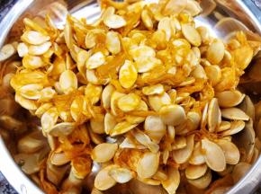 老南瓜取出籽和瓤