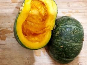 小南瓜洗净去籽去瓤